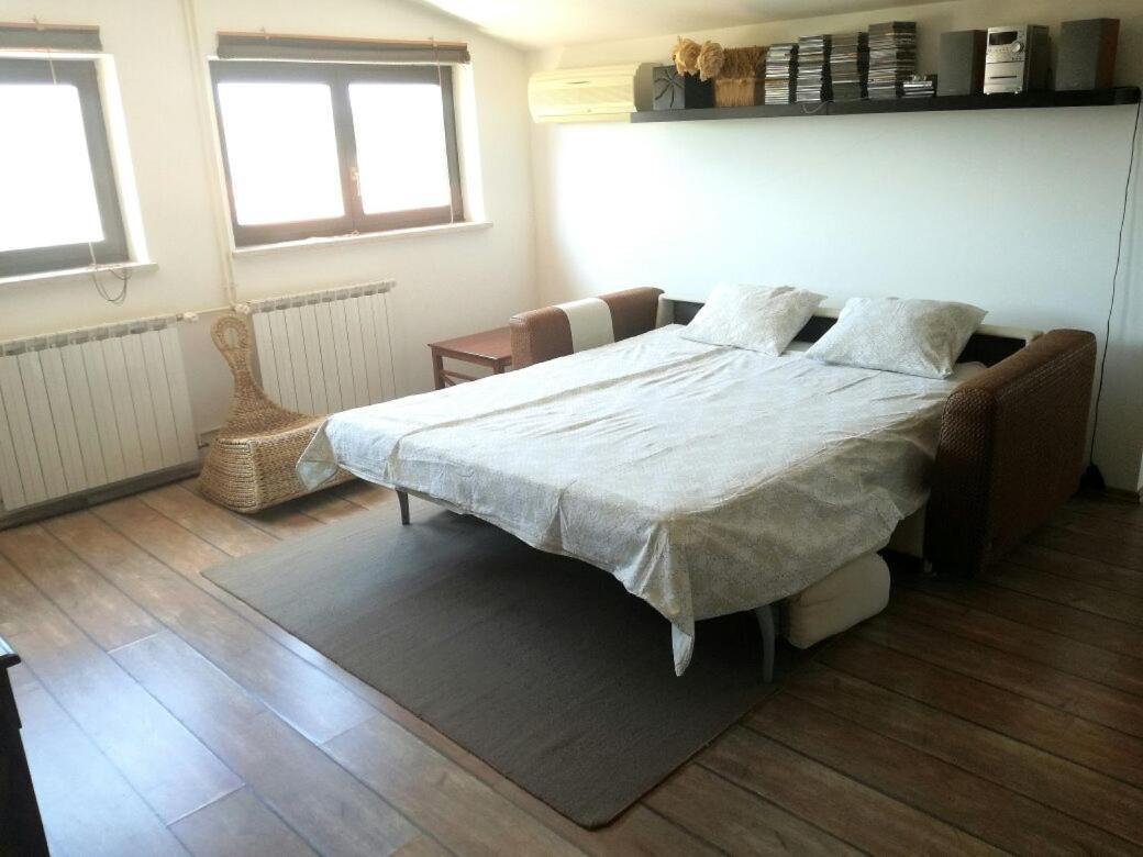 Nice, Cosy Studio Apartment With Shared Outdoor Pool Banjole Exterior photo