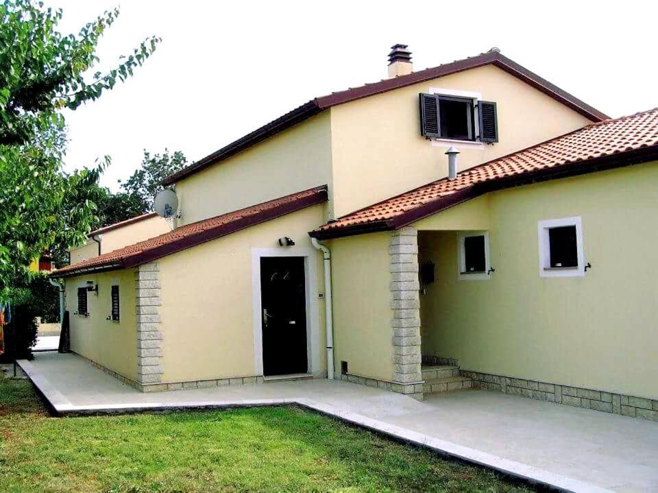 Nice, Cosy Studio Apartment With Shared Outdoor Pool Banjole Exterior photo