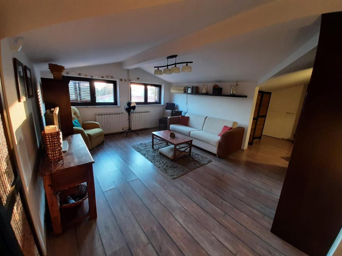 Nice, Cosy Studio Apartment With Shared Outdoor Pool Banjole Exterior photo
